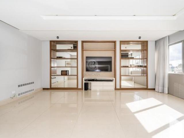 Apartamento a poucos metros do Shopping Pátio Bate