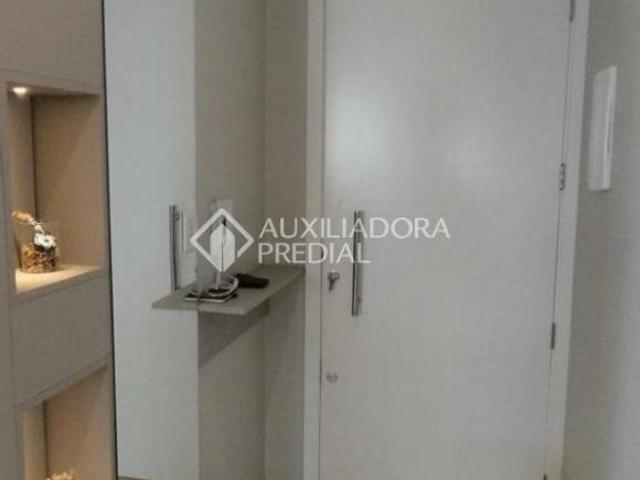APARTAMENTO À VENDA MOBILIADO COM 2 QUARTOS, SENDO 1 SUÍTE COM 1 VAGA DE GARAGEM NO CENTRO DE ESTEIO