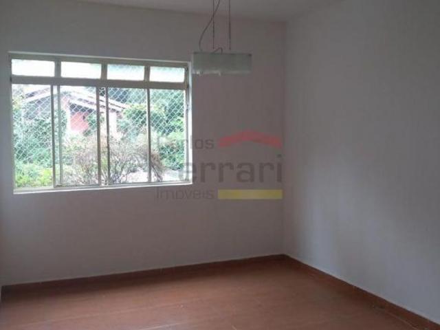 Apartamento á venda na Vila Albertina, com dois quartos e vaga de garagem