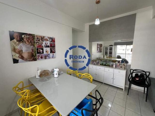 Apartamento à Venda na Vila Mathias – 2 Dormitórios, Suíte, Sacada e Vaga Demarcada em Santos