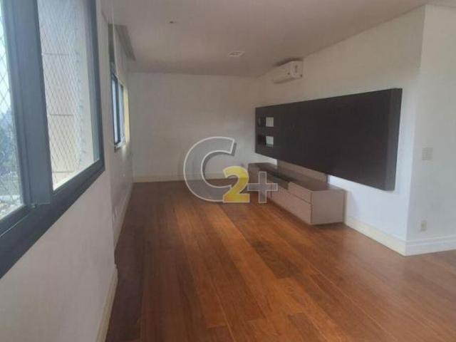 Apartamento á venda no Morumbi, 3 suítes, 4 vagas de garagem