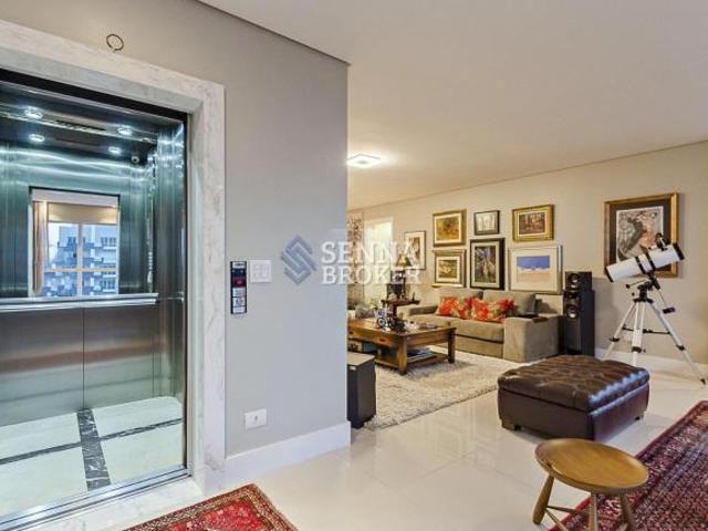 Apartamento a venda no Água Verde · 193m² Privativos · 3 Suítes · 3 vagas