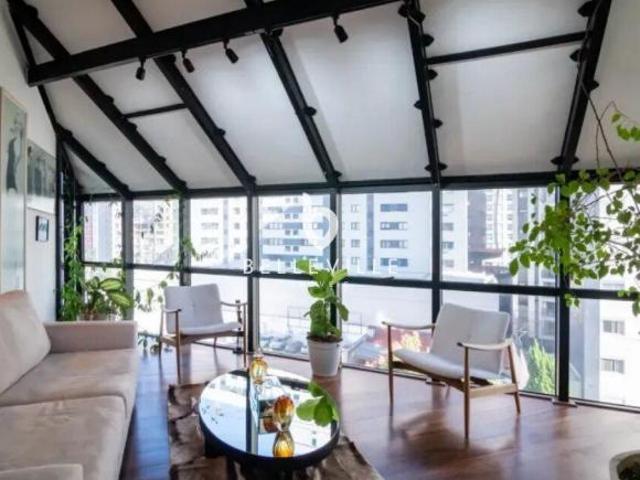 Apartamento à venda no Água Verde com 4 Suítes e 3
