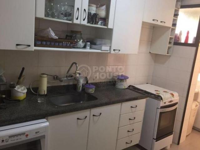 Apartamento à venda no bairro Vila Gumercindo com 3 dormitórios, 1 suíte e 2 vagas