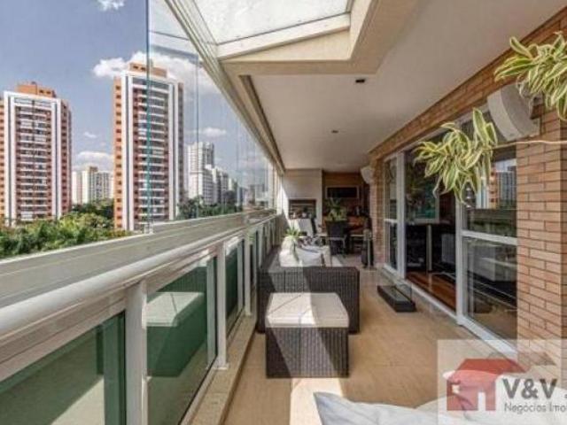 Apartamento a venda no Brooklin! 4 suítes, 4 vagas de garagem! 240m2!