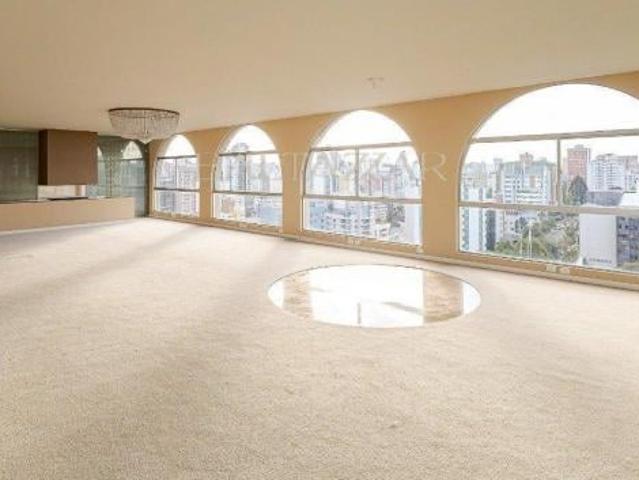 Apartamento à venda no Centro