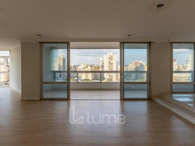 Apartamento à venda no Centro