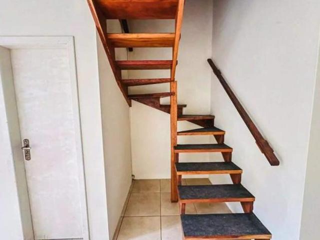 APARTAMENTO À VENDA COM 1 SUÍTE E GARAGEM
