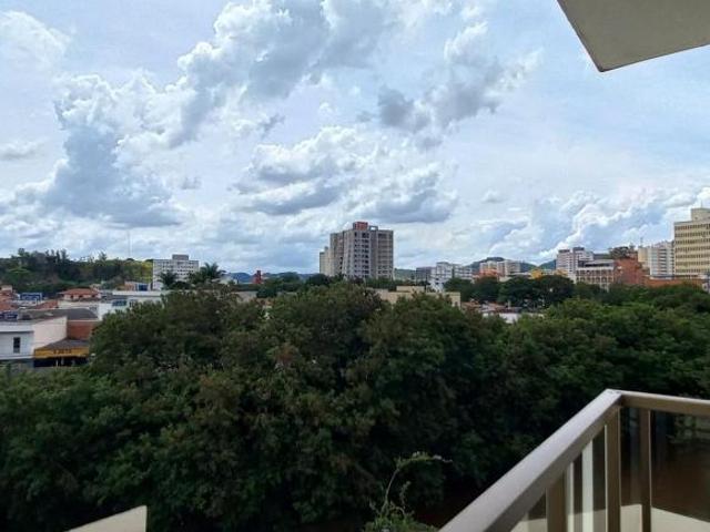 Apartamento à venda no Centro de Itajubá MG: 2 quartos, 1 suíte, 1 sala, 2 banheiros, 1 vaga de gara