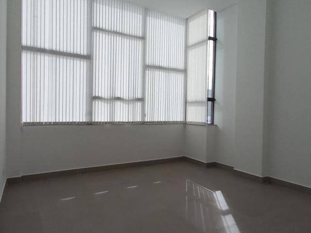 Apartamento à venda no Centro de Itajubá MG: 2 quartos, 1 suíte, 1 sala, 2 banheiros, 1 vaga imper