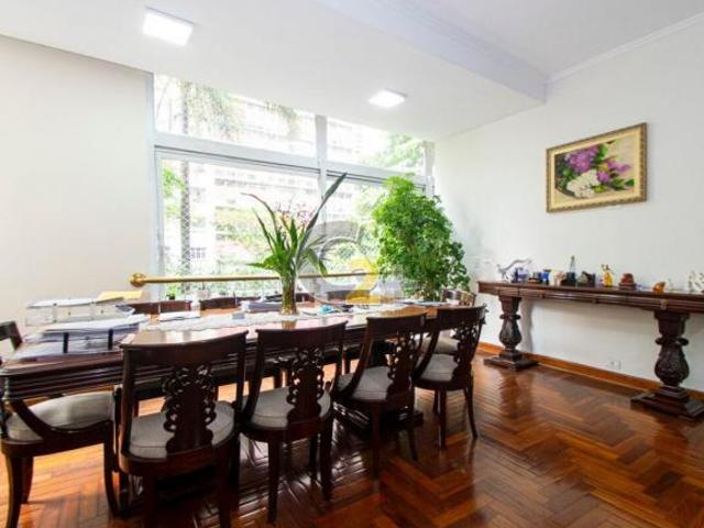Apartamento à venda no Centro de São Paulo com 4 quertos, 1 suíte e 1 vaga