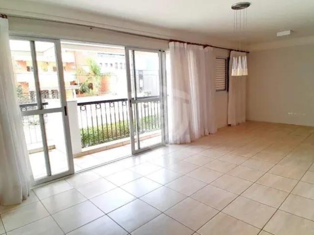 Apartamento a venda no Edifício Europa, 3 suítes, 5 banheiros, sala 2 ambientes, 2 garagens, lazer c
