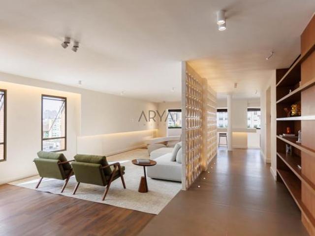 Apartamento à venda no Edifício Patras no Batel A