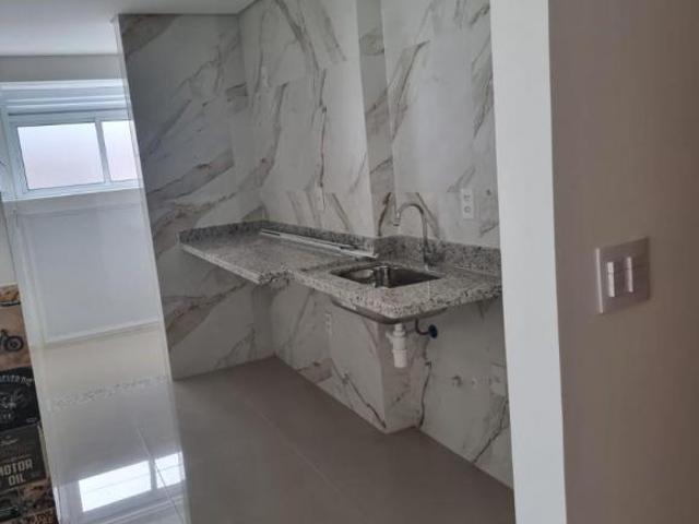 Apartamento à venda no Embaré, Santos SP: 2 quartos, 1 sala, 1 banheiro, 1 vaga, 93 m². Venha confer