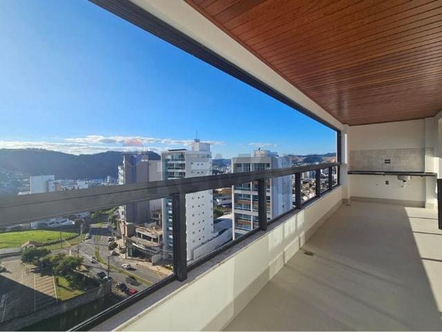 Apartamento à Venda no Estrela Sul | 3 Suítes | 118m² | 2 Vagas | Varanda Gourmet