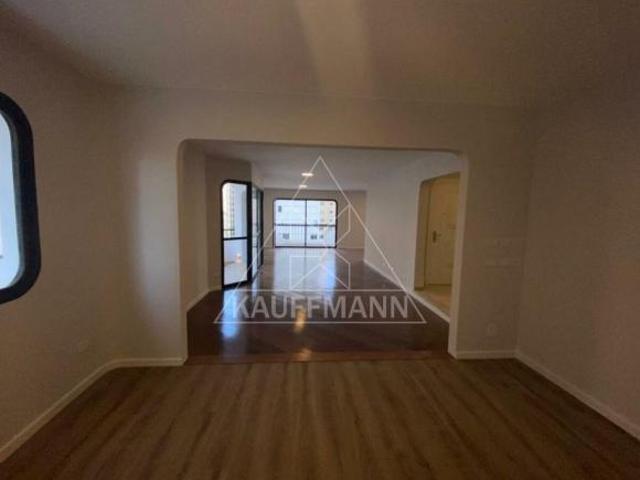 Apartamento à venda no Jardins, 3 Dormitórios 3 Suítes, 293m² A.U