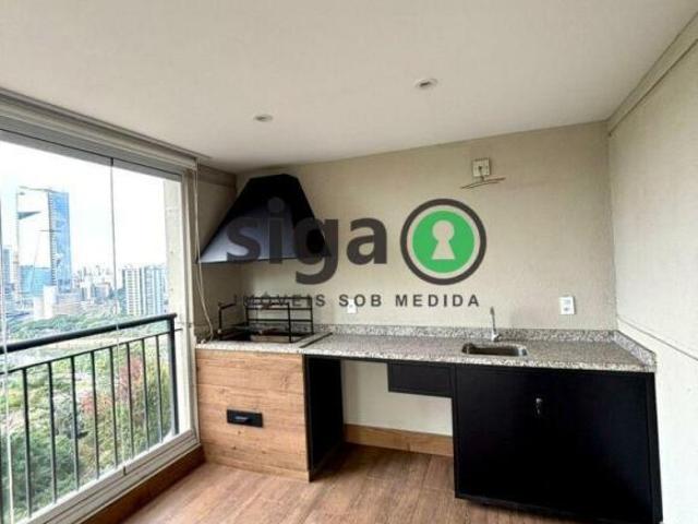 Apartamento á Venda no Panamby com 4 suítes e 4 vagas