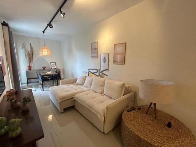 Apartamento à venda no Parque Vivamar,semi mobiliado,sala 2 ambientes e área de lazer completa