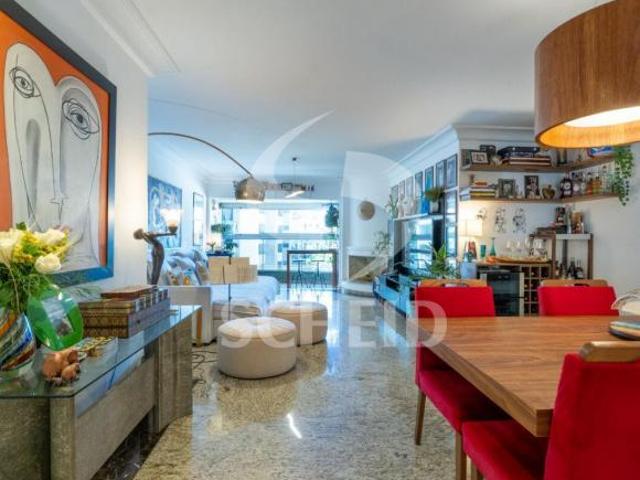 Apartamento á Venda no Real Parque com 133m², 3 quartos sendo 1 suíte, 3 vagas