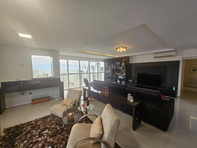Apartamento à venda com 4 quartos e 277 m² por R$ 10.000.000