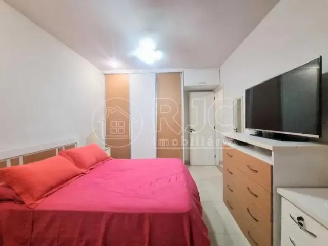 Apartamento a venda com 78m, varanda, sala 2 quartos e vaga na escritura