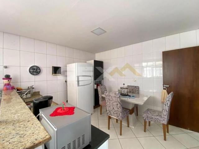 Apartamento à Venda com 03 Quartos no Centro de Divinópolis MG