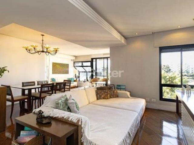 Apartamento à Venda com 130m², 4 dormitórios, 1 suíte, 2 salas e 2 vagas!
