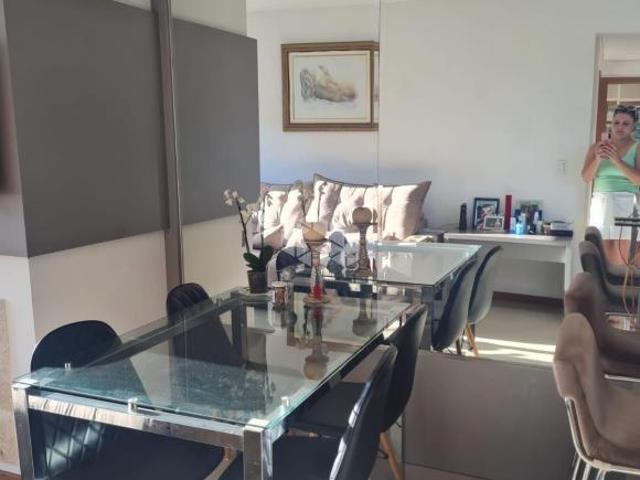 Apartamento à venda com 2 dormitórios, suíte, totalmente mobiliado, no centro de