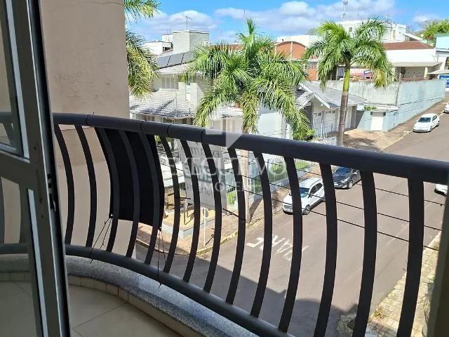 Apartamento à venda com 2 quartos e 81 m² por R$ 405.000
