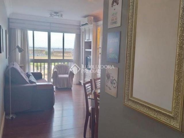 APARTAMENTO À VENDA COM 2 QUARTOS E VAGA COBERTA NO BAIRRO CRISTAL EM PORTO ALEGRE