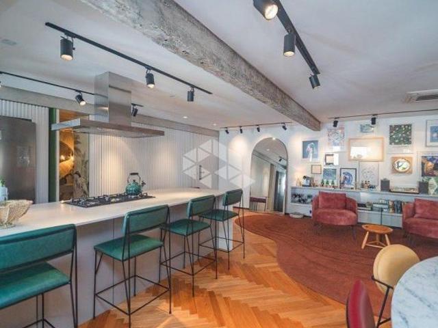 Apartamento à venda com 2 suítes e 2 vagas no Moinhos de Vento em Porto Alegre/RS