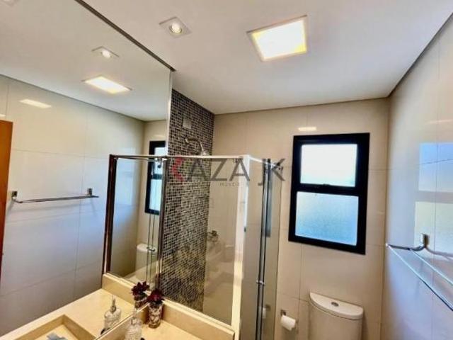Apartamento à venda com 3 dts com armários embutidos, sendo 1 suíte. São 2 ótimas salas, varanda
