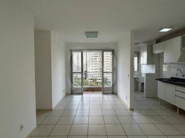 Apartamento à venda com 3 quartos e 69 m² por R$ 420.000