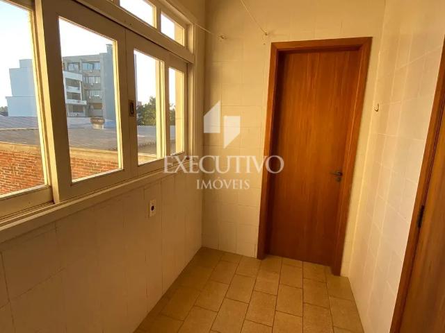 Apartamento à venda com 3 quartos e 137 m² por R$ 600.000