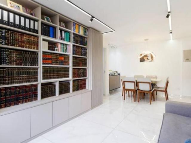 Apartamento à Venda com 3 quartos em Santa Cecilia