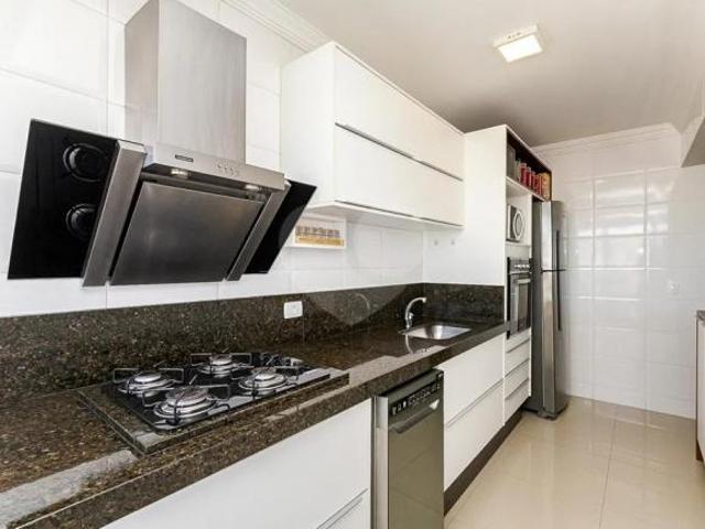 Apartamento á venda com 3 quartos, sacada e churrasqueira no Portão