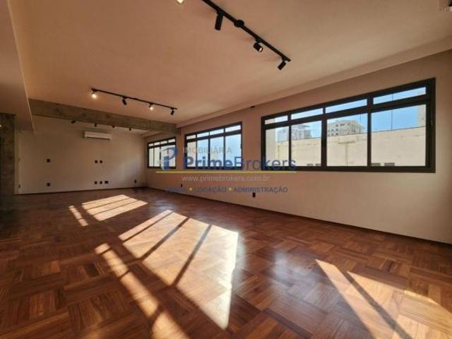 Apartamento á venda com 3 quartos, sendo 3 suítes, 185m²