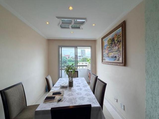 Apartamento à venda com 3 quartos, sendo 1 suíte, e 2 banheiros. Excelente localização