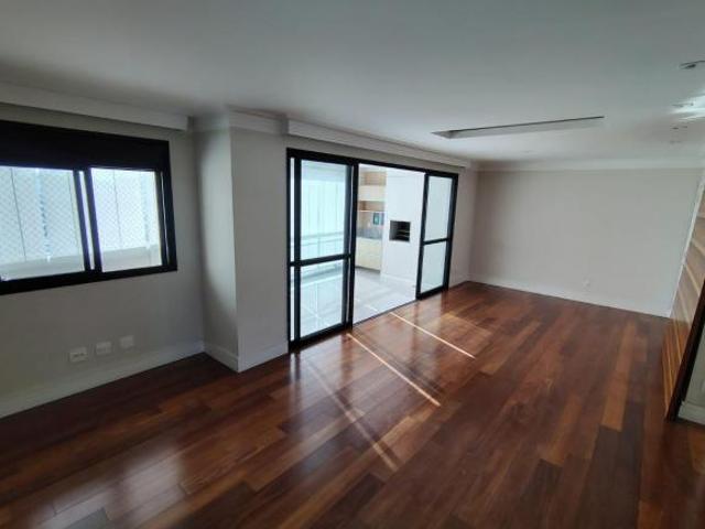 Apartamento à venda com 3 suítes e 3 vagas na Vila Santo Estéfno