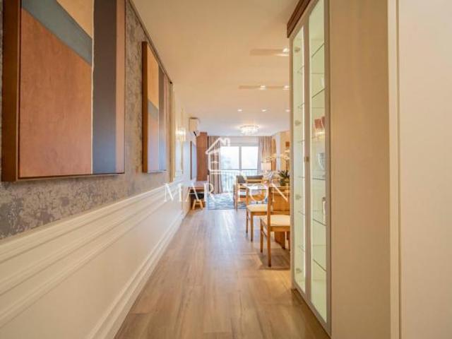 APARTAMENTO À VENDA COM TRÊS SUÍTES NO CENTRO DE GRAMADO!