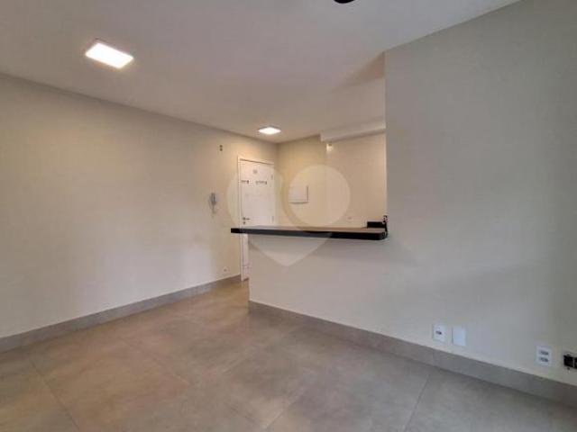 Apartamento à venda com sacada gourmet, 2 quartos, sendo 1 suíte e 2 vagas de garagem no condomínio