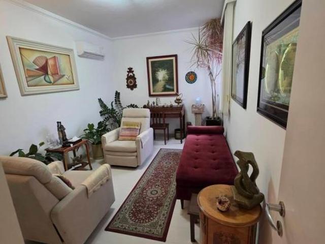 Apartamento á venda de 160m², com 4 dormitorios,sendo 1 suite, 2 vagas