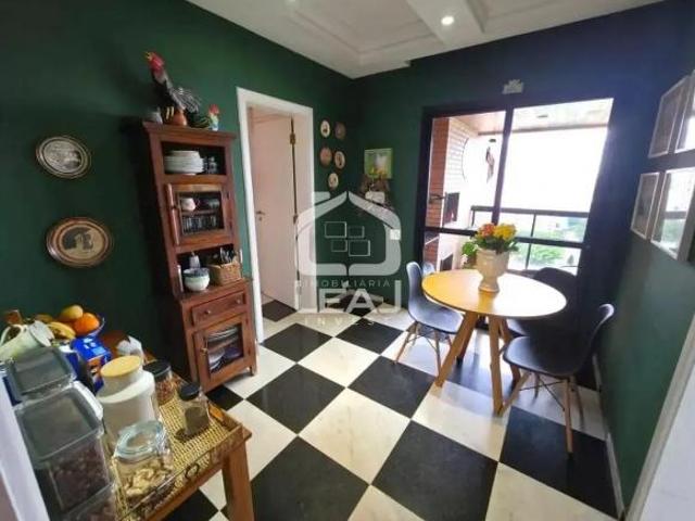 Apartamento à venda de 267m² na Vila Mariana com 4 quartos sendo 2 suites e 4 vagas de garagem com d