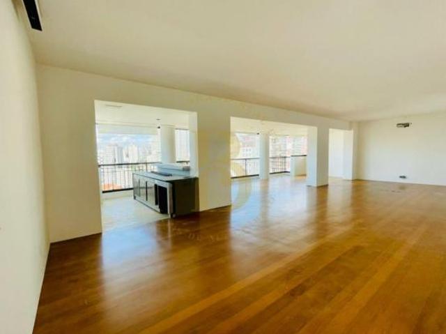 Apartamento á venda de 215 m², com 3 suítes e 4 vagas no bairro Perdizes