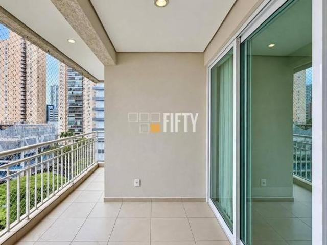 Apartamento à venda com 104m², 2 suítes, varanda e 2 vagas Brooklin SP