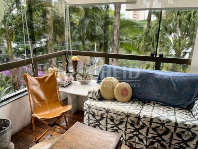 Apartamento à venda em Moema, 172 m². 4 quartos 2 suítes, 3 vagas