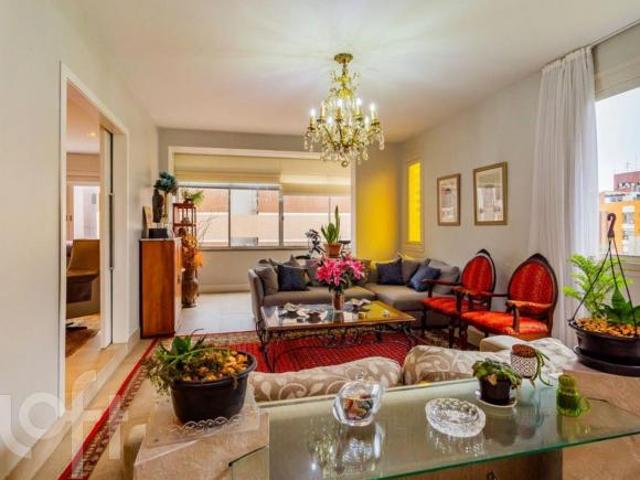 Apartamento à venda em Moinhos de Vento com 209 m², 3 quartos, 1 suíte, 2 vagas