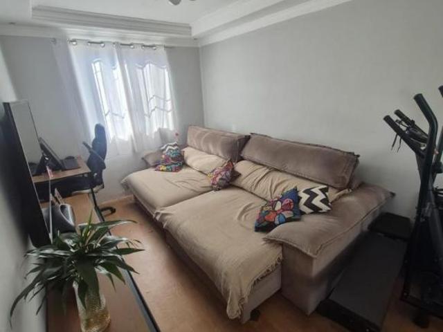 Apartamento à venda em Carapicuíba SP: 2 quartos, 2 salas, 1 banheiro, 1 vaga de garagem. Confira!
