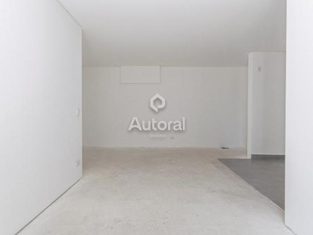 Apartamento à venda em Condomínio Clube, com varan