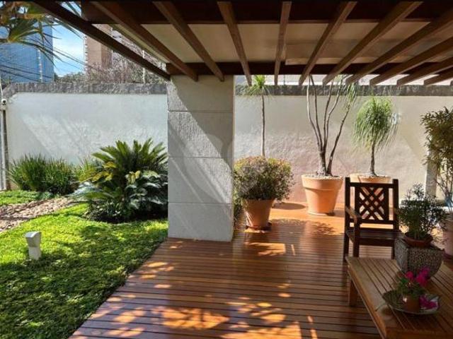 Apartamento a venda em frente ao Parque Ibirapuera. 3 quartos. suíte. vaga